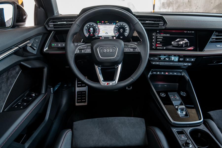 Торпедо Audi A3 Sedan 35 TFSI S-Line 2020 года  (WW) (фото 29 из 40)